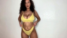 Ebony busty teen Taren Hayes shows her big boobs
